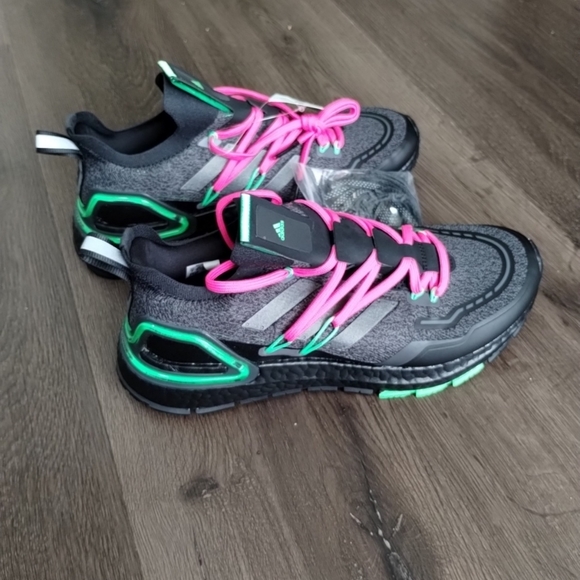 8 Womens / 7 M adidas UltraBoost 20 Explorer Night Metallic Lime Running Shoes - Picture 2 of 9